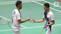 Pebulutangkis Indonesia, Fajar Alfian/Muhammad Rian Ardianto usai melawan Qu Xuan Yi/Zhang Nan (China) pada babak kedua ganda putra Indonesia Masters 2020 di Istora GBK, Jakarta, Kamis (16/1/2020). Fajar/Rian unggul 21-10 12-21 21-19. (Liputan6.com/Helmi Fithriansyah)
