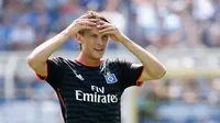 Video highlights bunuh diri yang dilakukan Albin Ekdal, gelandang Hamburg yang menguntungkan Bayer Leverkusen.