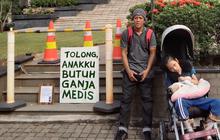 Perjuangan Santi Warastuti Dapatkan Akses Ganja Medis untuk Anaknya