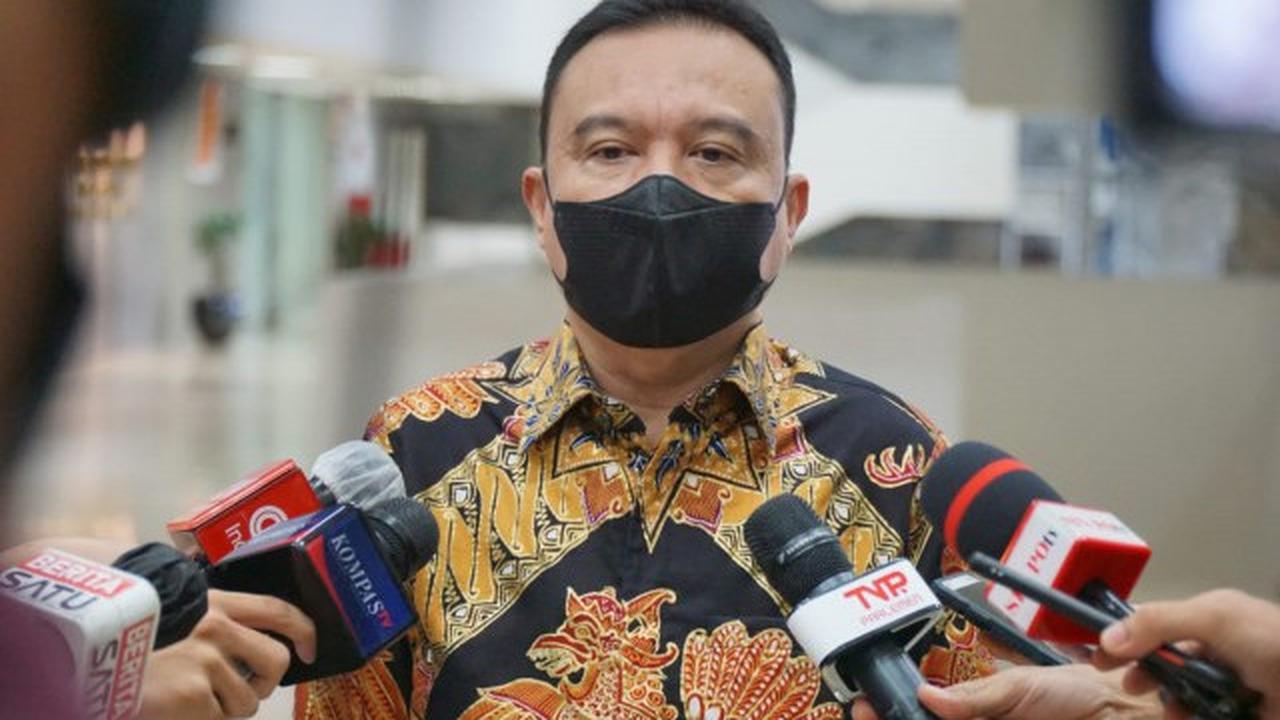Lebih lanjut, Ketua Harian DPP Partai Gerindra itu menegaskan, perihal reshuffle menjadi kewenangan Presiden Jokowi.<br>