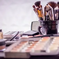 Ilustrasi Brush makeup mata/ Anderson Guerra from Pexels