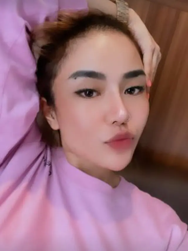Sambil Ungkap Soal Perselingkuhan, Ini 5 Potret Terbaru Medina Zein Lepas Hijab