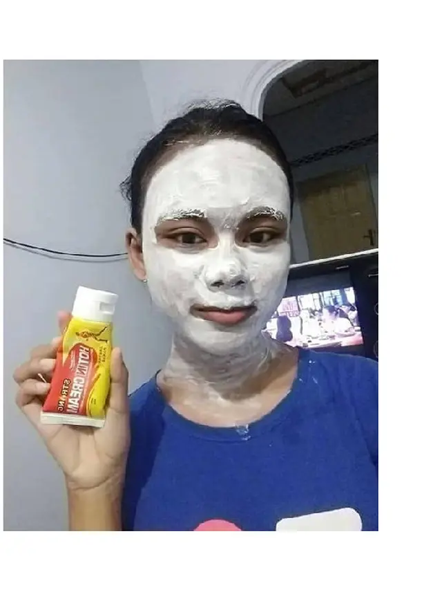 Aksi Kocak Saat Pakai Masker Bikin Gagal Paham