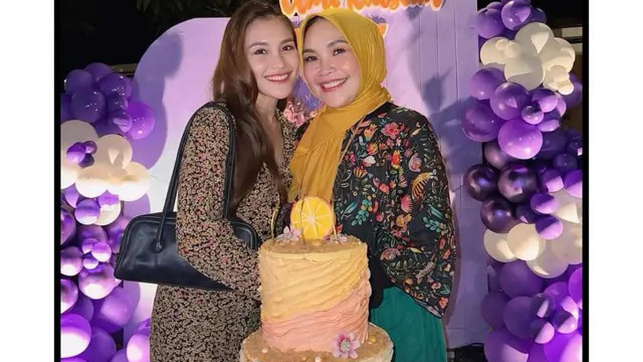 5 Potret Pesta Ultah Ibunda Ayu Ting Ting, Suprise Manis dari Keluarga Tercinta