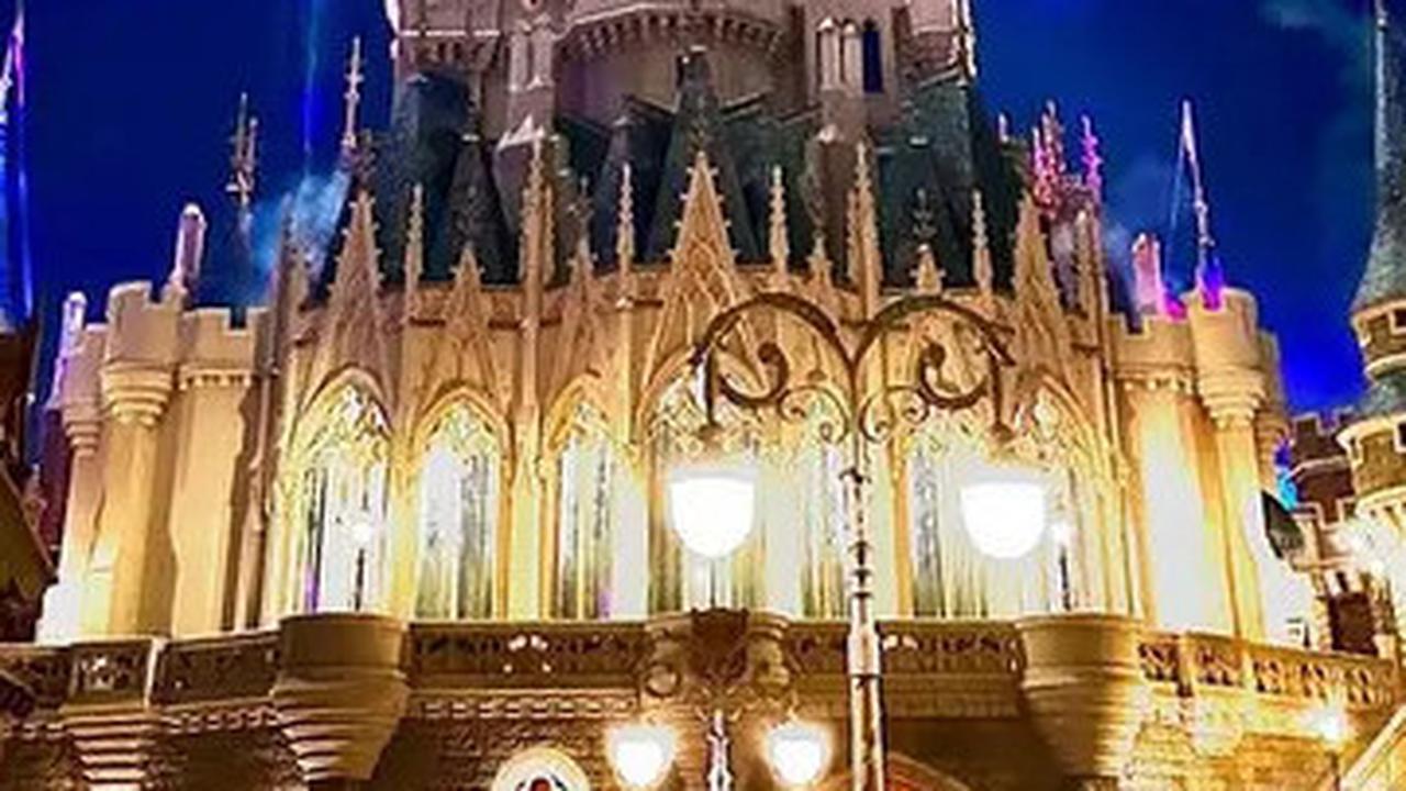 Tren Unik, Mahasiswa di China Pilih Disneyland sebagai Tempat Belajar