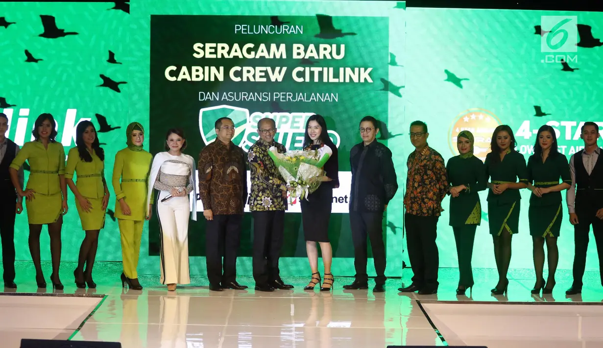 Suasana peluncuran seragam baru cabin crew maskapai penerbangan Citilink indonesia di Jakarta, Senin (19/3). Citilink juga menyediakan seragam baru bagi awak kabin yang berhijab. (Liputan6.com/Arya Manggala)