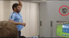 Kalah Main PlayStation, Hulk Jebol Tembok
