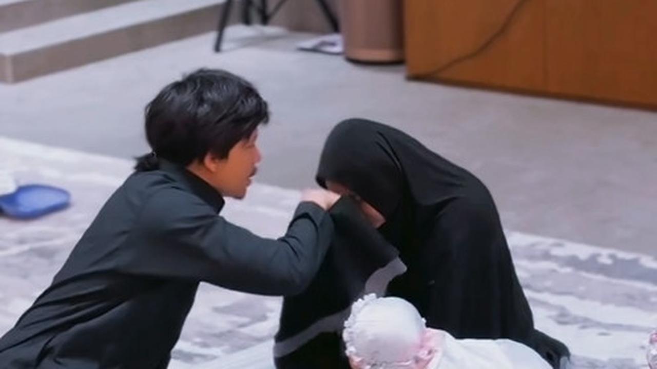 Follower Atta juga merasa sayang, mengingat meski pekerjaannya sebagai konten kreator, mengapa ibadah harus dijadikan konten.&nbsp;