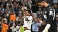 Di babak kedua, gol Rodrygo pada menit ke-48 memperlebar keunggulan Real Madrid atas Deportivo Alaves. (JAVIER SORIANO/AFP)