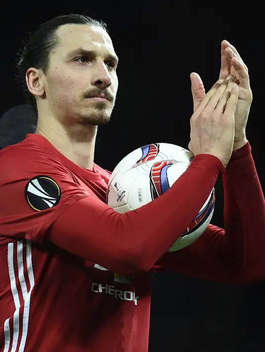 7. Zlatan Ibrahimovic - Selalu berhasil membawa timnya juara domestik, kecuali Man United. Namun mantan bomber Inter Milan tersebut masih belum mampu meraih titel juara Champions sampai saat ini. (AFP/Oli Scarff)