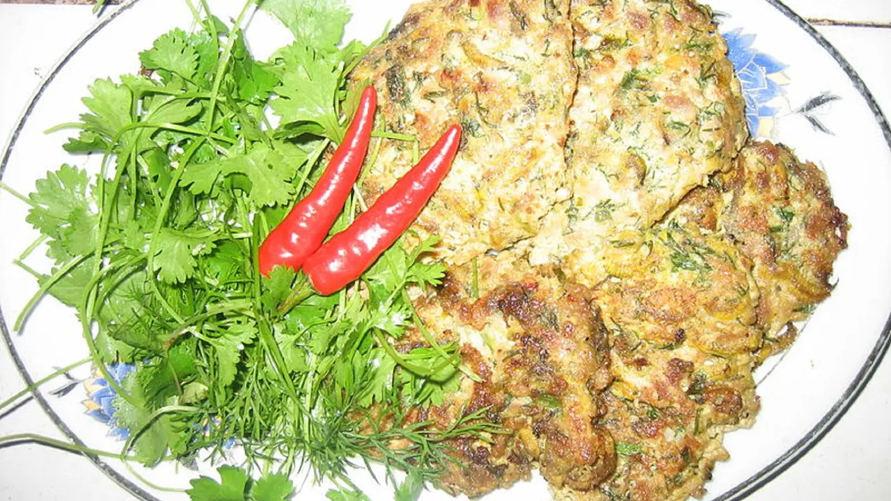 Omelet cacing pasir di Vietnam