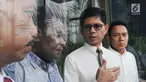 Wakil Ketua KPK Laode Muhammad Syarif usai bertemu Dirkrimsus Polda Papua Kombes Edi Swasono, Kepala Dinas Kehutanan Provinsi Papua Yan Jap Ormuseray dan Dirjen Penegakan Hukum KLHK Yazid Nurhuda di gedung KPK, Jakarta (6/6). (Merdeka.com/Dwi Narwoko)