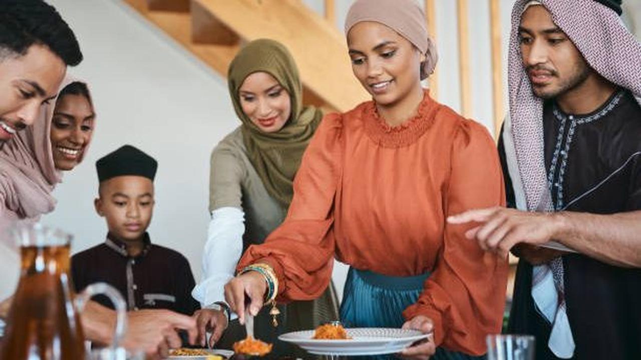 <b>Adab Makan dalam Islam</b><br>