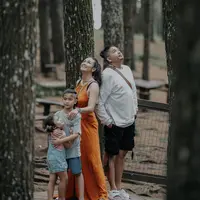 Sharena Delon dan keluarga (Instagram/mrssharena)