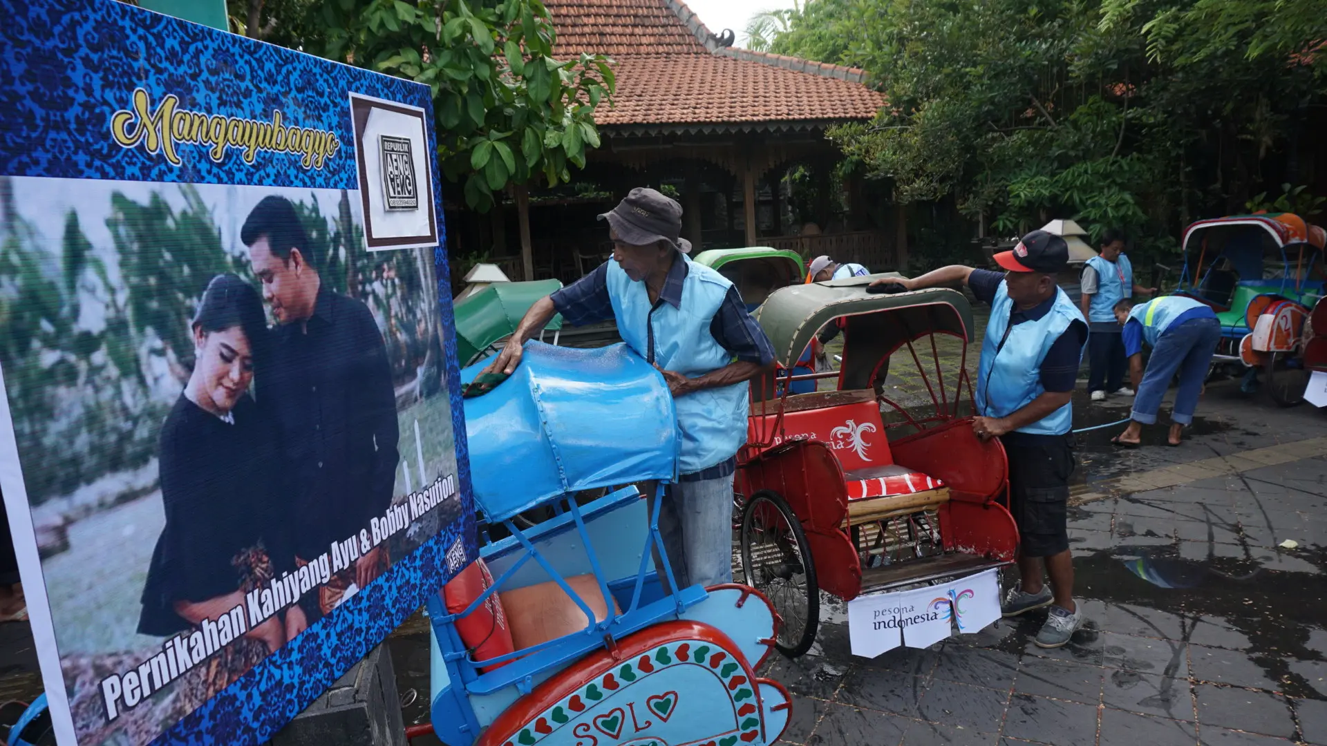 Pemerintah Kota Solo menyiapkan 50 becak untuk mengantar jemput para tamu pernikahan Kahiyang Ayu-Bobby Nasution. (Liputan6.com/Fajar Abrori)