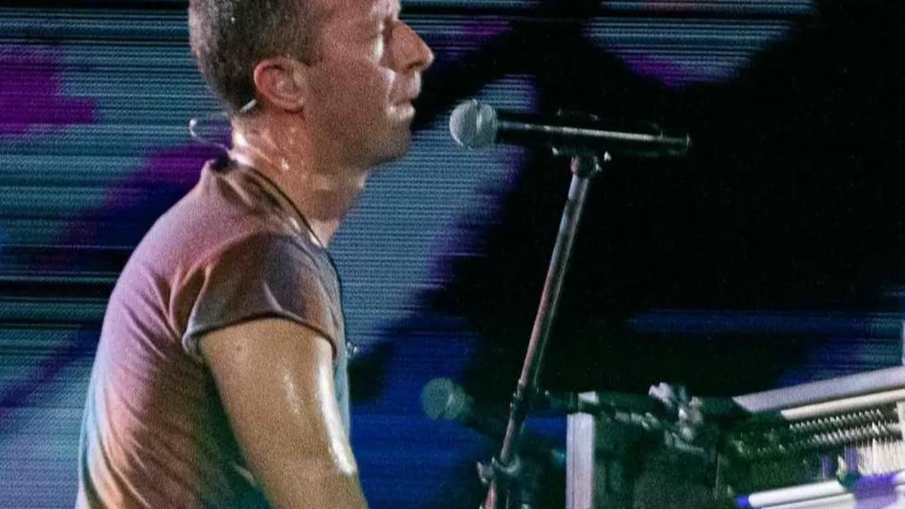 Coldplay tampil membawakan 22 lagu yang dibuka dengan lagu High Power, Adventure Of a Lifetime, Paradise, dan The Scientist.<br>