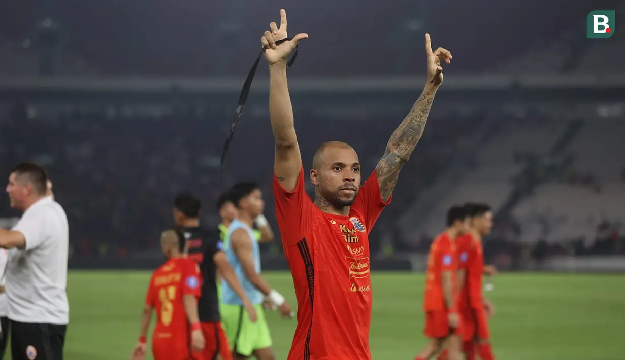 <p>Selebrasi pemain Persija Jakarta, Gustavo Almeida merayakan kemenangan 1-0 atas Persis Solo setelah berakhirnya laga pekan ke-31 BRI Liga 1 2023/2024 di Stadion Utama Gelora Bung Karno (SUGBK) Senayan, Jakarta, Rabu (17/4/2024) malam WIB. (Bola.com/M Iqbal Ichsan)</p>