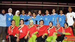 Citizen6, Kendal: Pertandingan yang diadakan di GOR Bahurekso , Kamis (15/2) tersebut diikuti oleh 16 Ranting Persit tersebut dibagi dalam dua grup pertandingan dengan system tiga set. (Pengirim: Aryo Widiyanto)