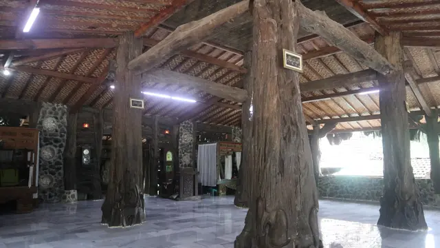 Masjid kayu Alif Baa 13