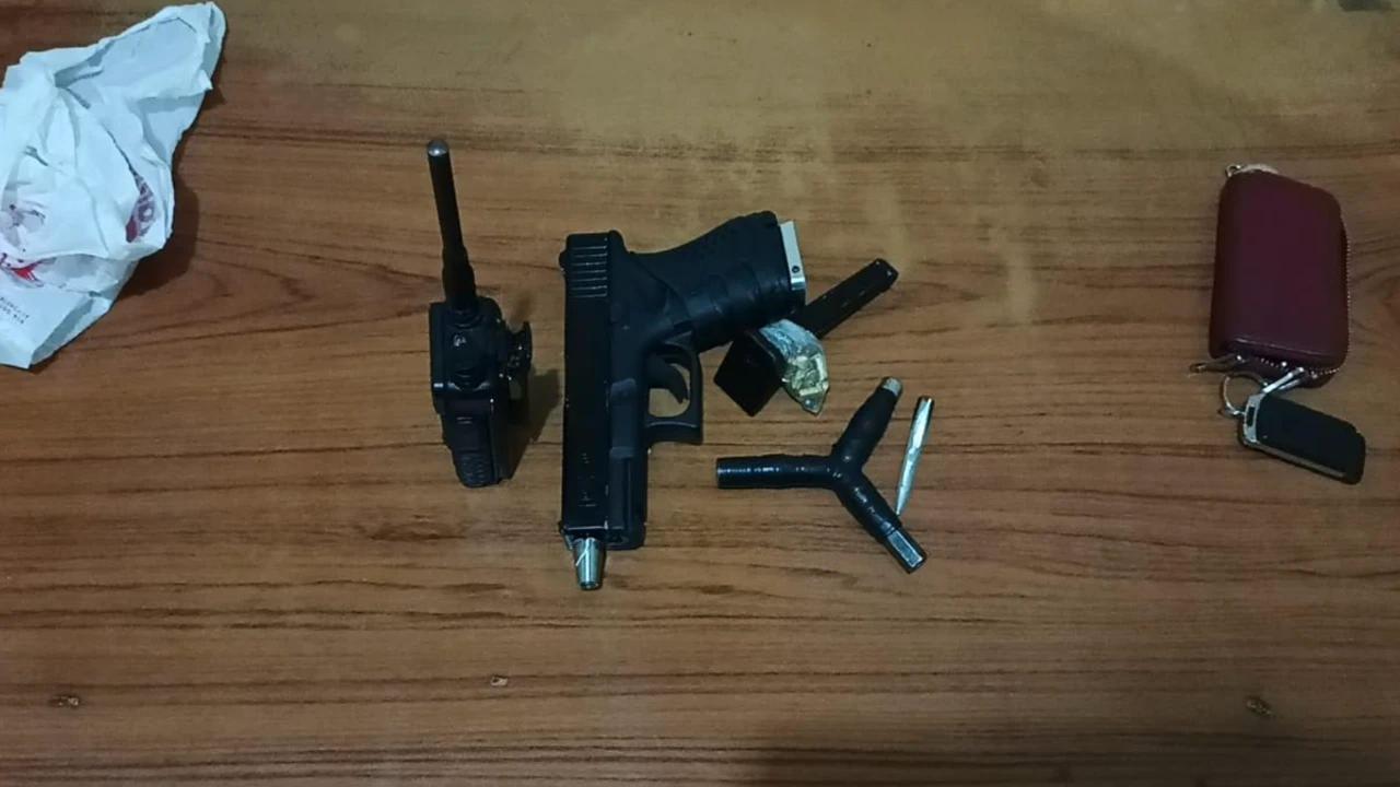 Sekuriti Gudang Ditembak Maling saat Berebut Senjata