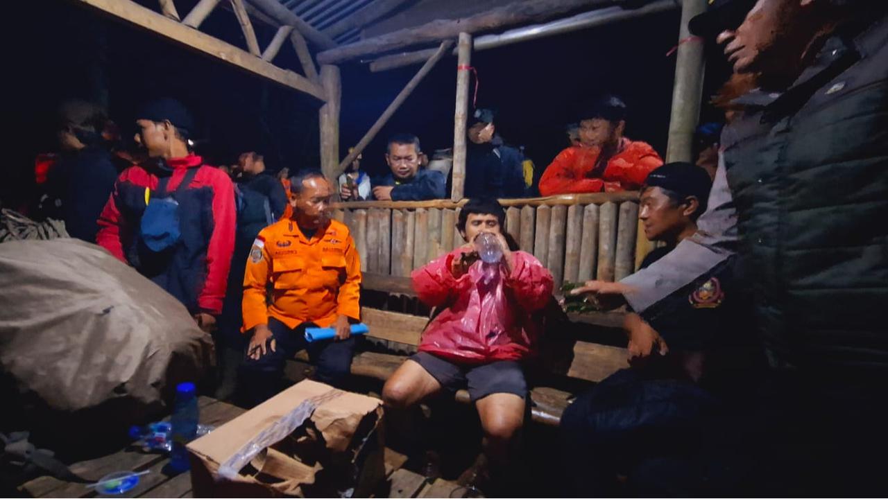 pendaki terjatuh di gunung burangrang selamat