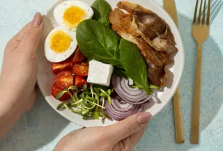 Gaya hidup sehat dengan pemilihan makanan (Foto: Freepik.com)