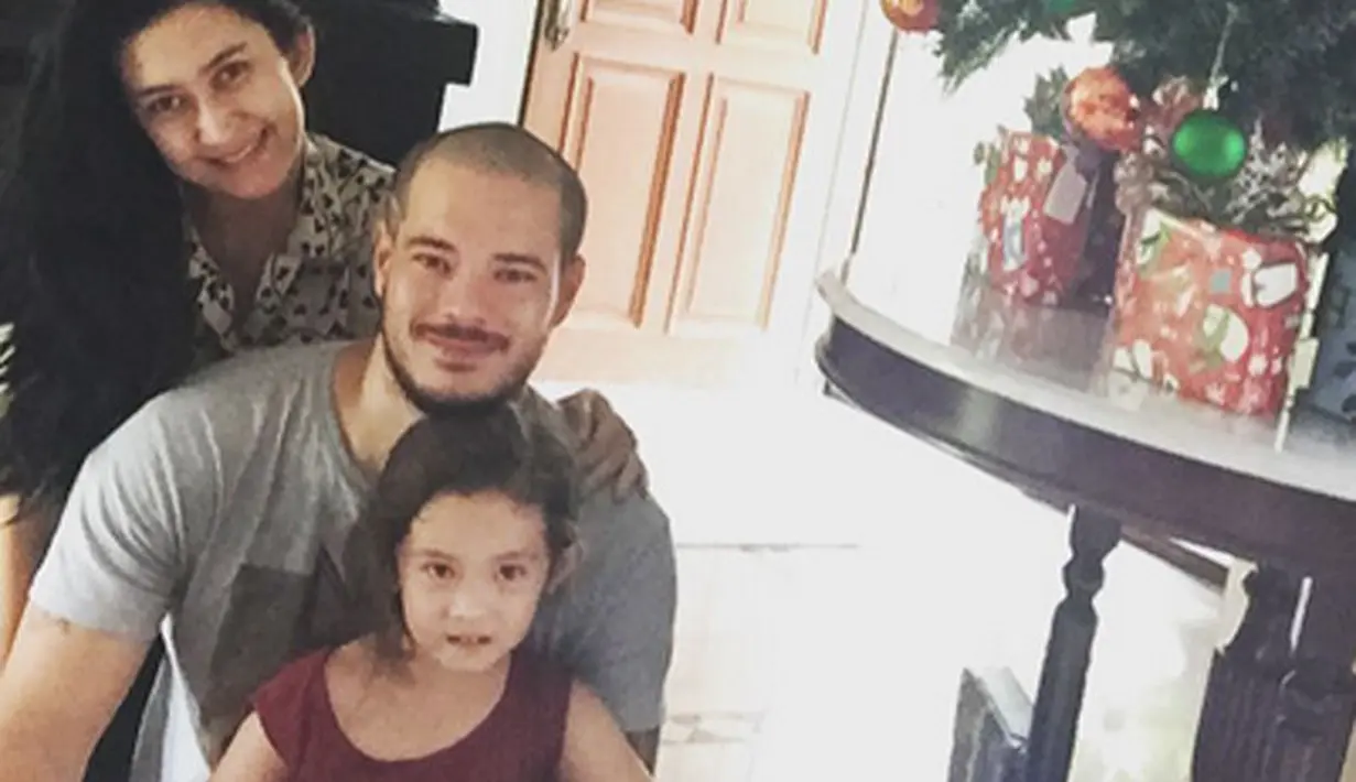 "Dan beliau (Zack Lee) memang menyetujui berpisah secara baik-baik, musyawarah dan mufakat," ujar Sandy Arifin kuasa hukum Nafa Urbach. (Instagram/nafaurbach)