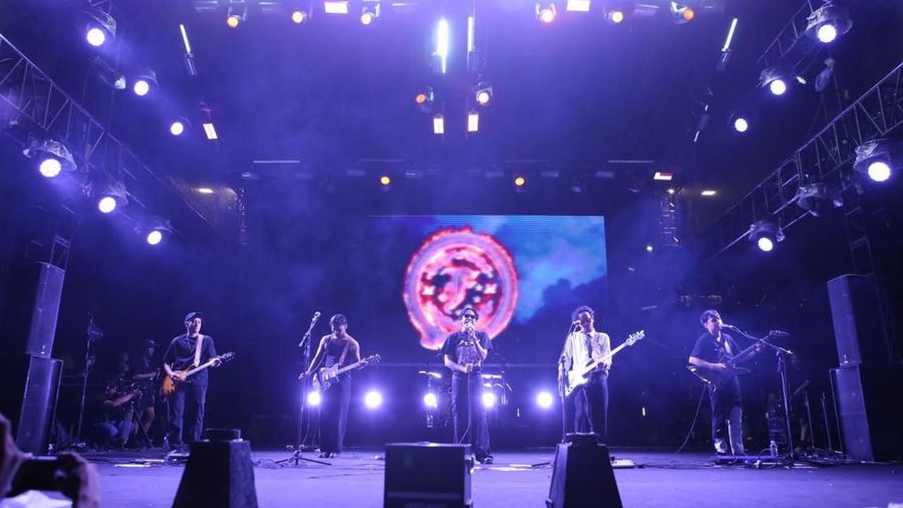 Pecah! 10 Potret .FEAST Gebrak KapanLagi Buka Bareng (KLBB) BRI Festival 2025 - Puluhan Ribu Penonton Membara Nyanyi Bareng