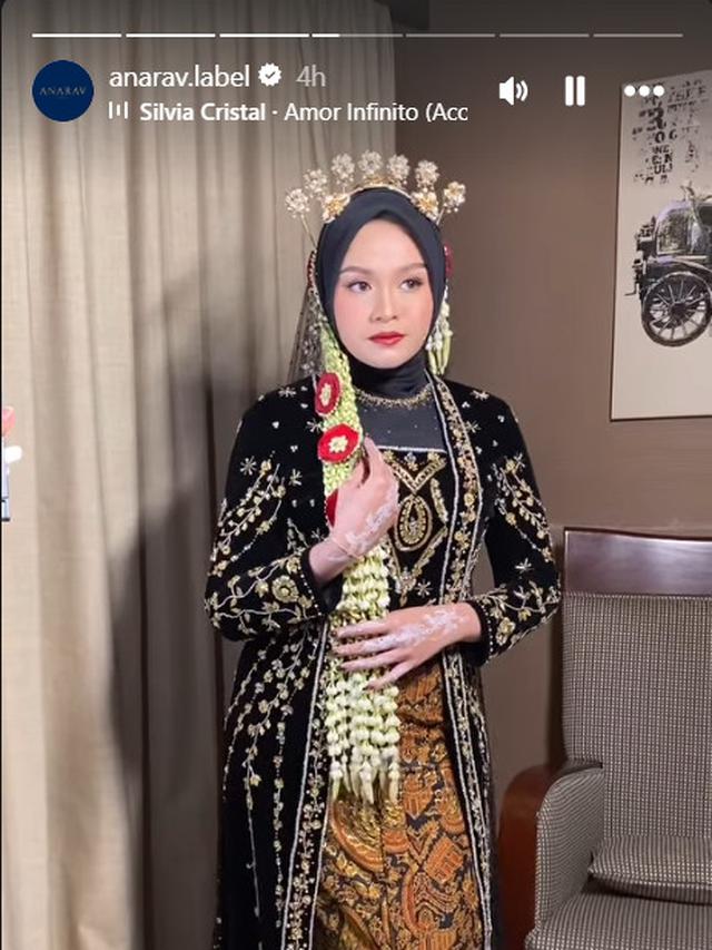 6 Potret Detail Penampilan Salma Salsabil di Hari Pernikahan, Pakai Busana Adat Jawa