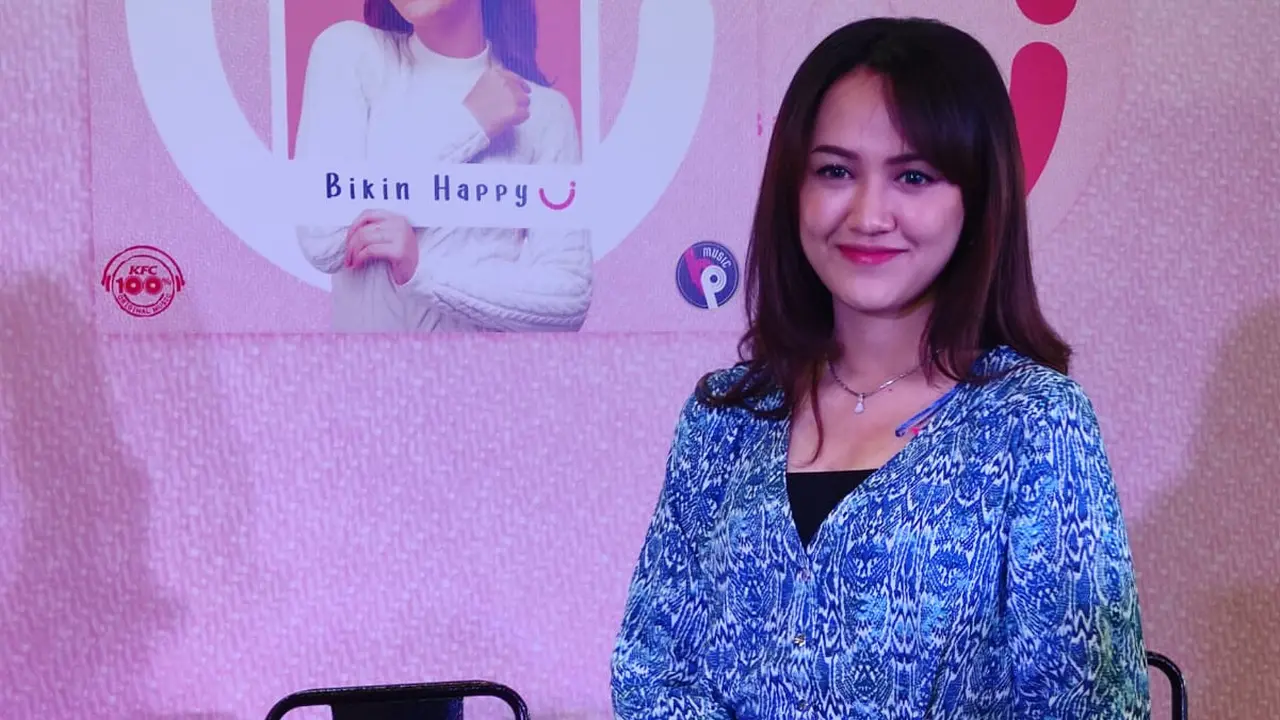 Happy Asmara meluncurkan album perdananya di KFC Kemang, Jumat (4/3/2022)