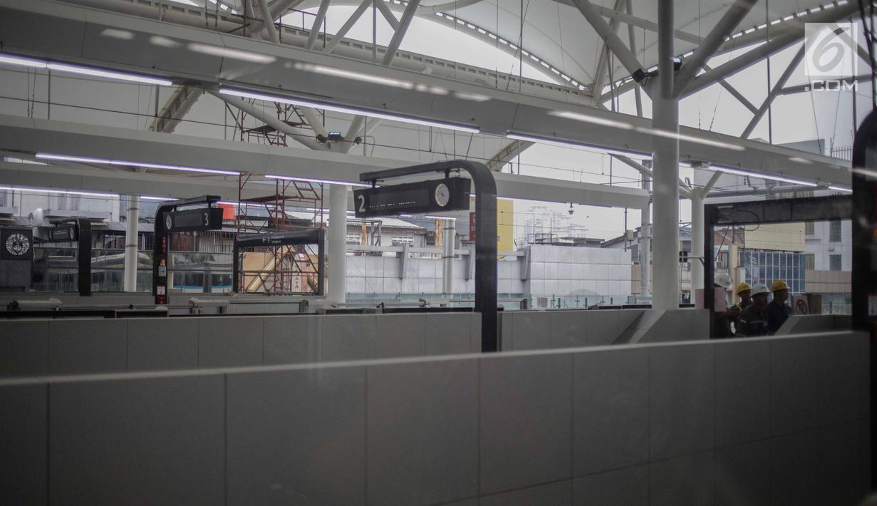 Penampakan Stasiun Mass Rapid Transit (MRT) koridor Bundaran HI-Lebak Bulus, Jakarta, Rabu (20/2). MRT Jakarta akan segera dioperasikan pada Maret 2019. (Liputan6.com/Faizal Fanani)