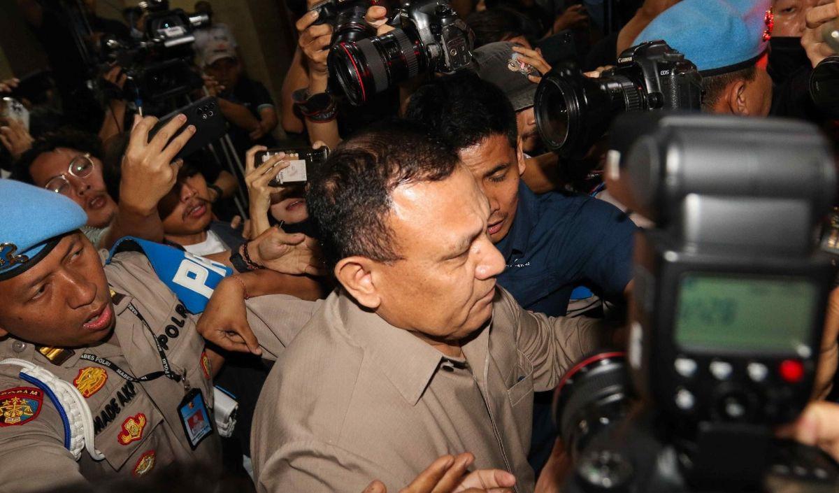 Namun, Arief Adiharsa tidak menjelaskan lebih detail alasan Firli tidak hadir dalam pemeriksaan hari ini.<br>
