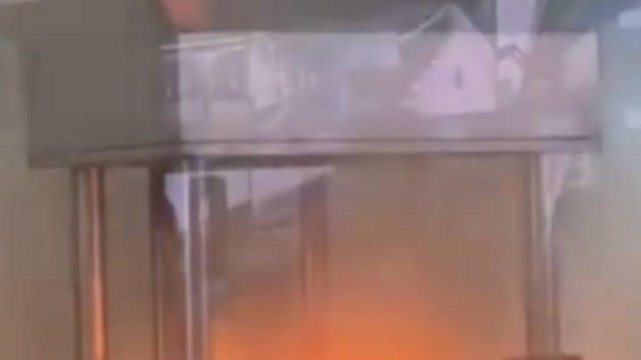 VIDEO: Perbedaan Baterai Nikel dengan Lithium jika Ditusuk Benda Tajam, Mana yang Berbahaya?