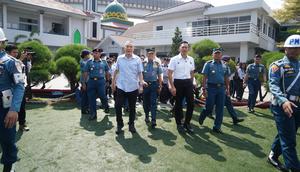 Pemerintah Lepas Pengiriman Bantuan Korban Bencana Sumatera dari Pengusaha via Kapal TNI AL