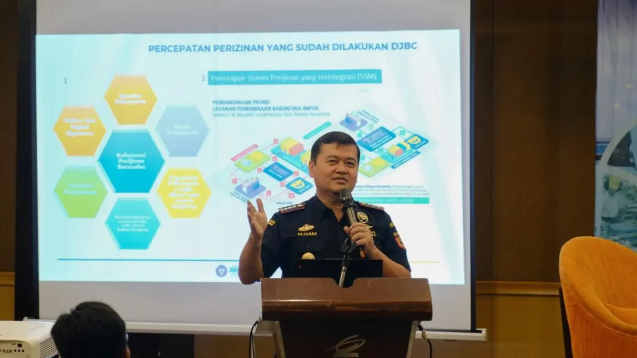 Kepala Subdirektorat Humas dan Peyuluhan Bea Cukai, Encep Dudi Ginanjar saat menyampaikan sambutan dalam sebuah acara. (Istimewa)