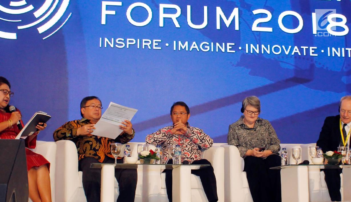 Menteri PPN / Kepala Bappenas, Bambang Brodjonegoro (kedua kiri) dan Menkominfo Rudiantara (ketiga kiri) menghadiri Indonesia Development Forum (IDF) 2018 yang digelar selama 2 hari pada 10-11 Juli di Jakarta, Selasa (10/7). (Liputan6.com/HO/Bappenas)