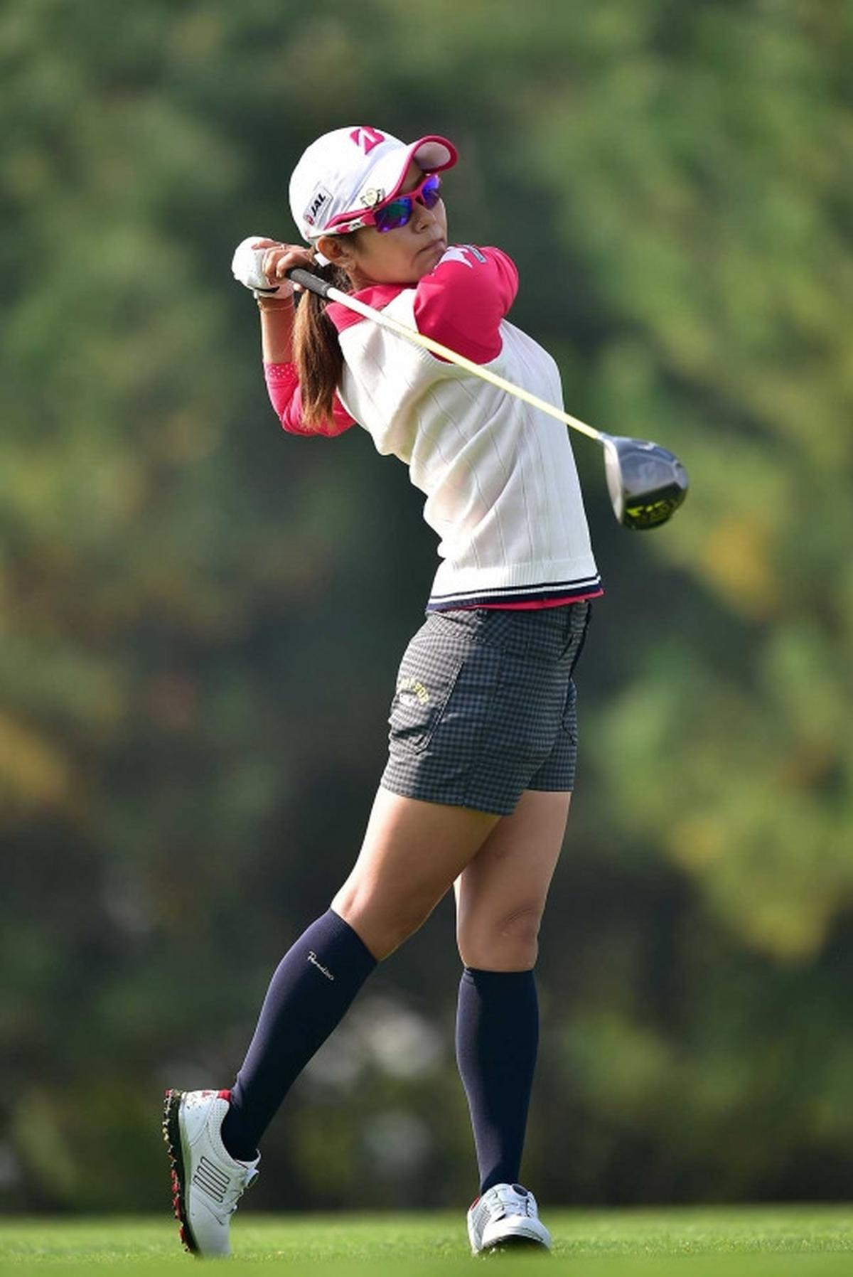 Aksi pegolf cantik di kejuaraan LPGA KEB Hana Bank