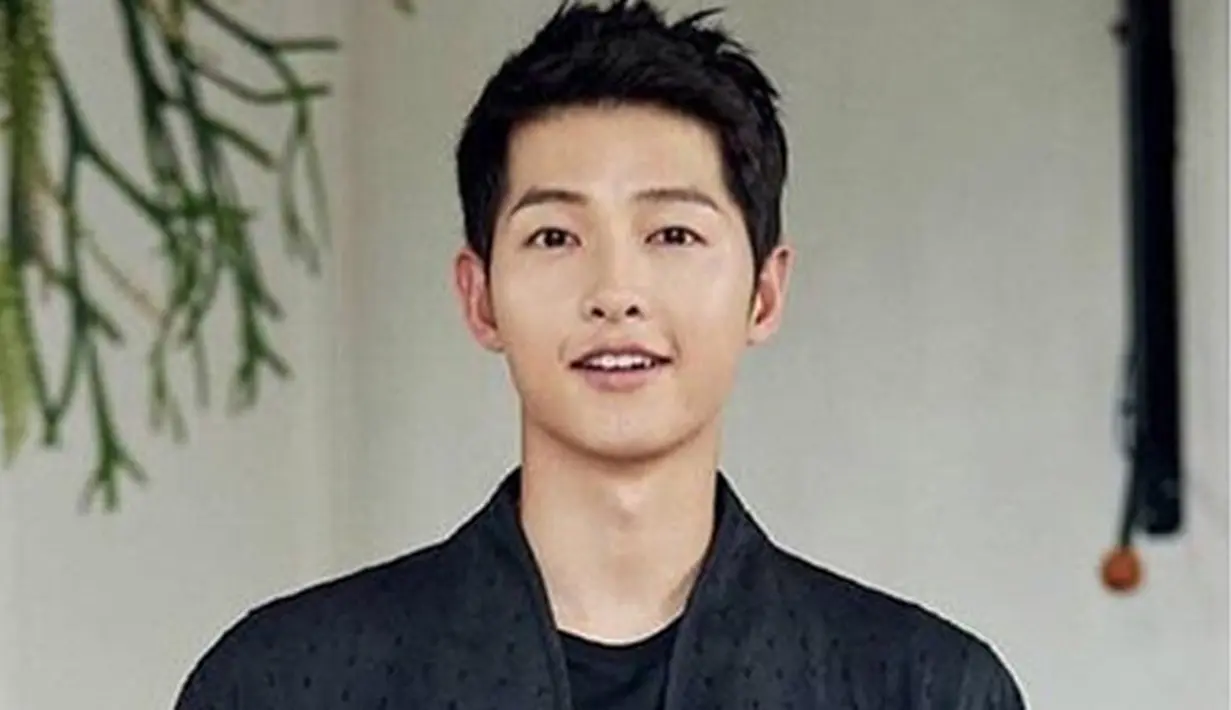 Rona bahagia semakin tampak dari pasangan kekasih Song Joong Ki dan Song Hye Kyo yang sudah mendekati hari bahagianya.  Hal ini terbukti jika Song Joong Ki sudah semakin sering menyebut nama sang kekasih. (Instagram/songjoongkionly)