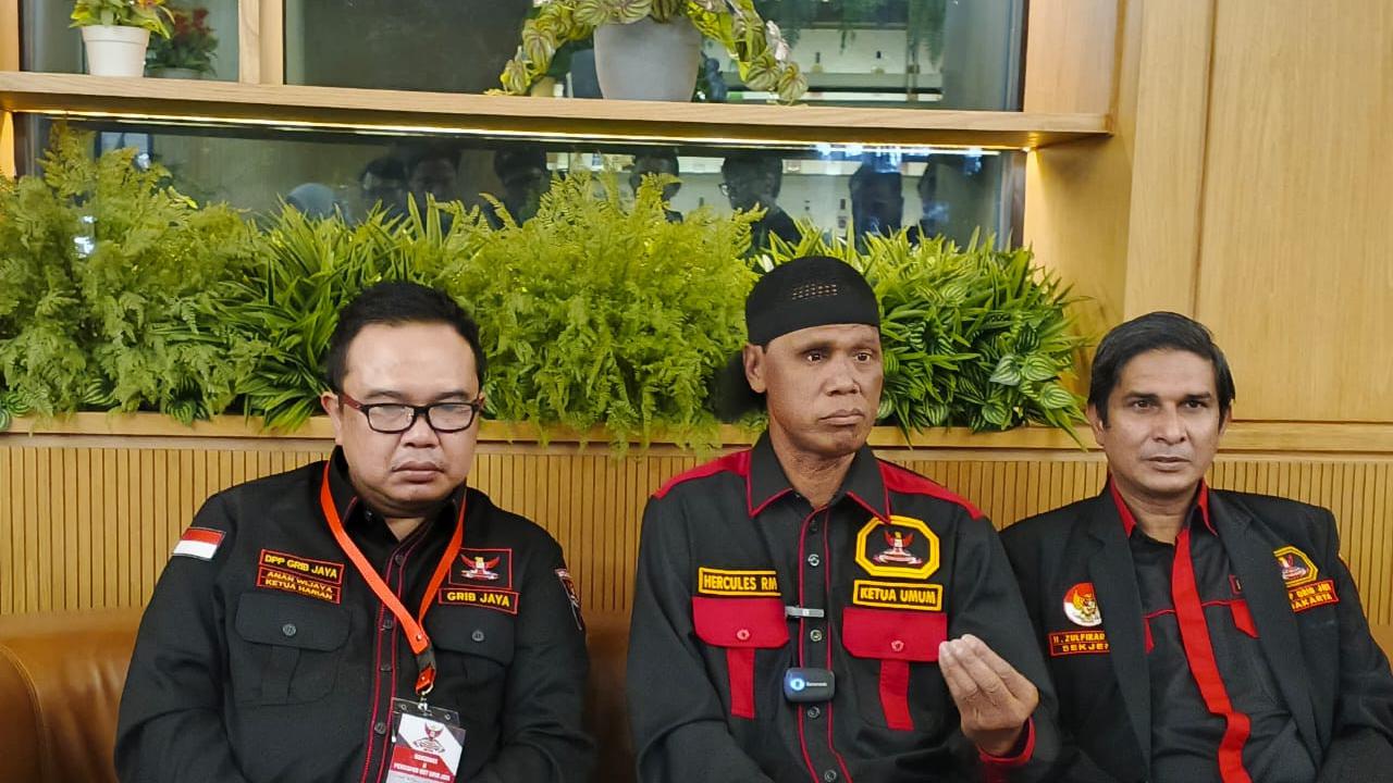 Ketua Umum DPP Grib Jaya, Hercules Rosario de Marshal (tengah) (Istimewa)