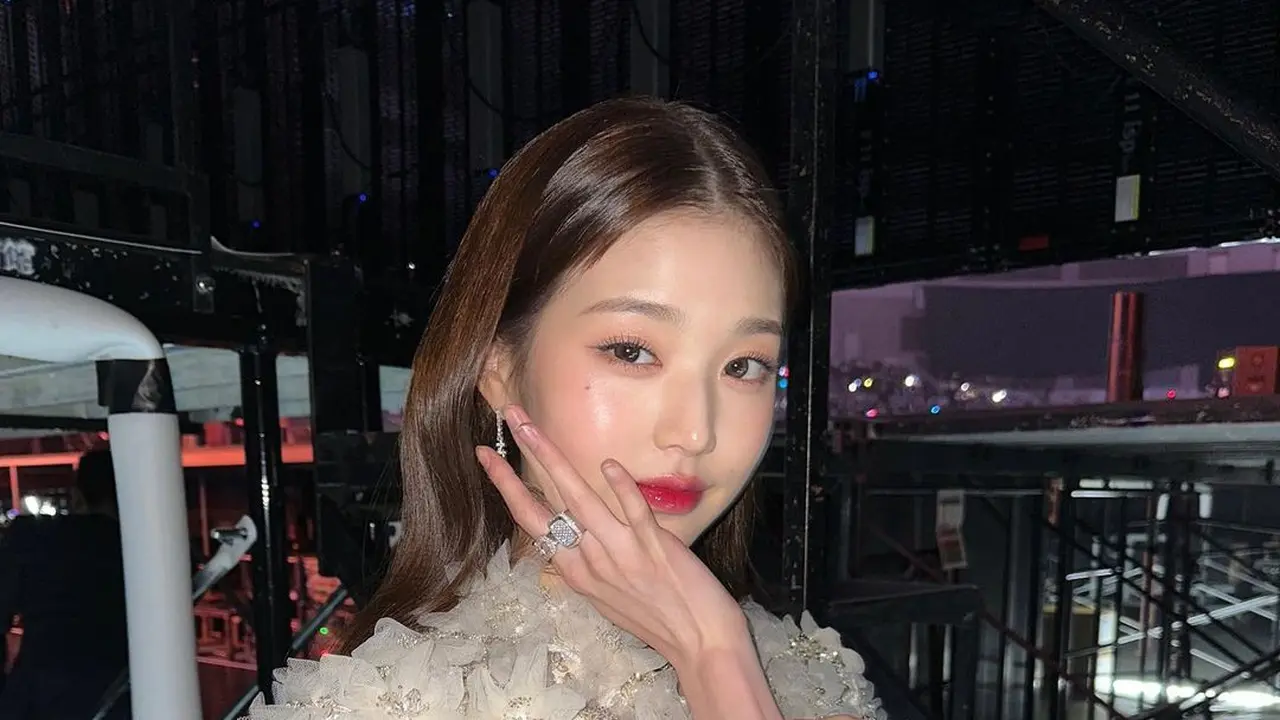 Pesona Jang Wonyoung IVE