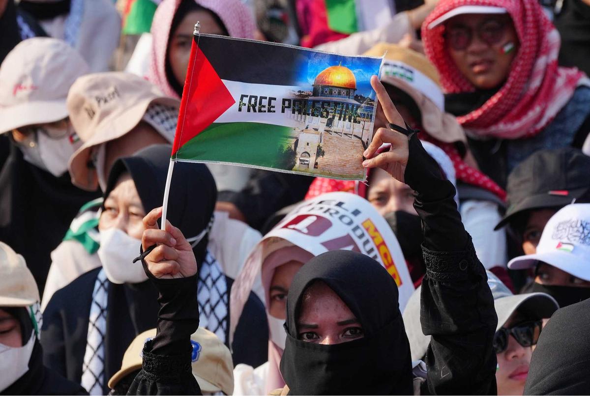 FOTO: Indonesia Melawan Genosida: Ribuan Pengunjuk Rasa Serukan Keadilan untuk Palestina
