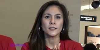 Wulan Guritno merasa penampilan anaknya, Shaloom Syach Razadee terbilang wajar dengan usianya. Wulan mengaku selalu protes jika Shaloom dandan menor saat berpergian