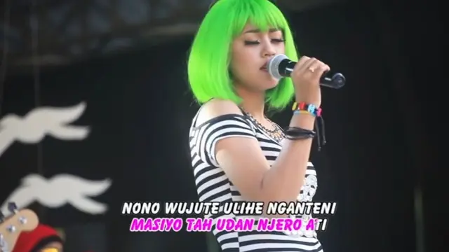 6 Foto Jadul Happy Asmara di Awal Karier Orkes Dangdut, Tampil Makeup Tebal