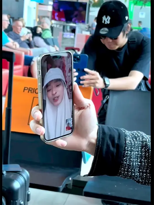 "Bang Hotman bilang jangan khawatir, kalau ada apa-apa bang Hotman siap bantu," tambah dokter Richard. [Instagram/hotmanparisofficial]