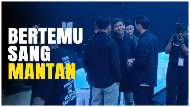 Dalam video ini, kita menyaksikan momen langka saat pelatih Luis Milla bertemu dengan mantan anak asuhnya di Persib Bandung, Marc Klok, di acara Nobar El Clasico di Senayan Park.