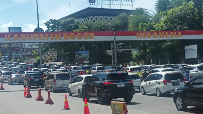 Hari Kedua Lebaran, Jalur Puncak Mulai Diserbu Kendaraan Wisatawan Pagi Ini