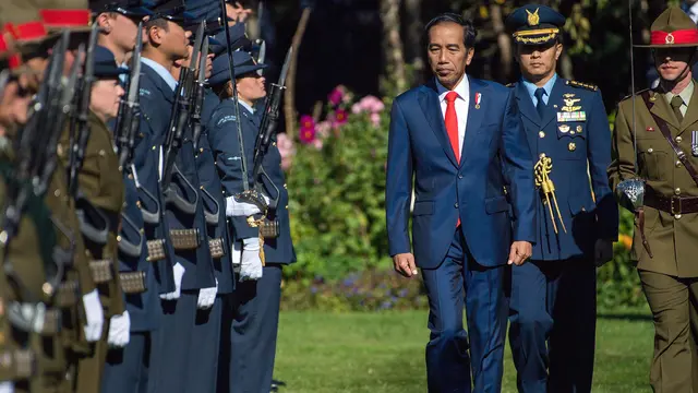 Ketika Jokowi Disambut Salam Tradisi Maori di Selandia Baru