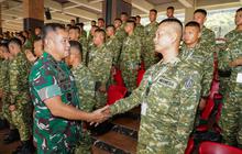 FOTO: Seratus Perwira TNI AD Siap Ikuti Pendidikan Kepemimpinan Infanteri di Pakistan
