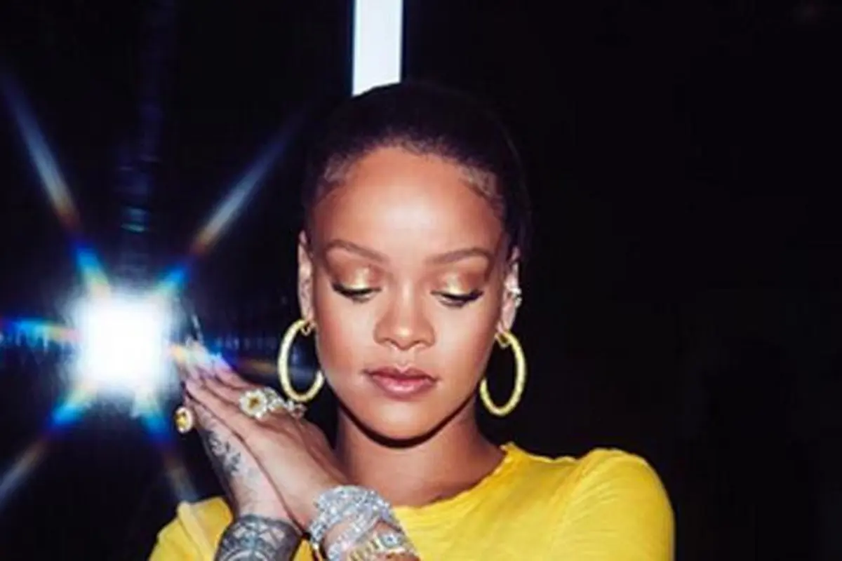 Fashion Trend: 5 Inspirasi Gaya Sporty ala Rihanna