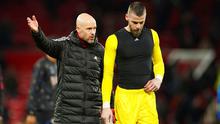 Manajer Manchester United, Erik ten Hag, dan kiper David De Gea.&nbsp;(AP Photo/Dave Thompson)
